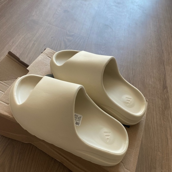 Yeezy Shoes - YEEZY SLIDES NWT